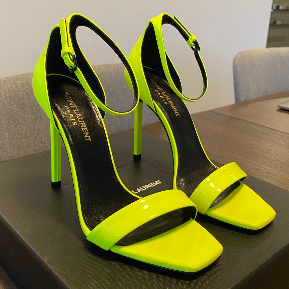 Yves Saint Laurent - YSL - Amber Sandals in Patent Leather